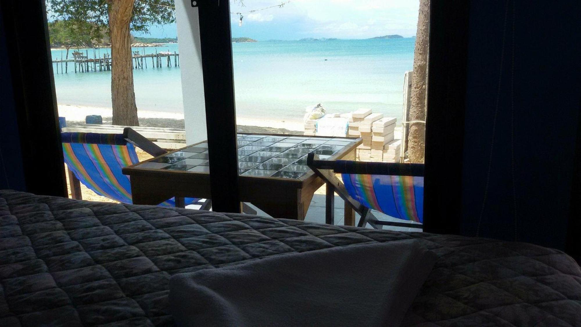 Hotel ลุงดำฮัทบีช Koh Samet Exterior foto