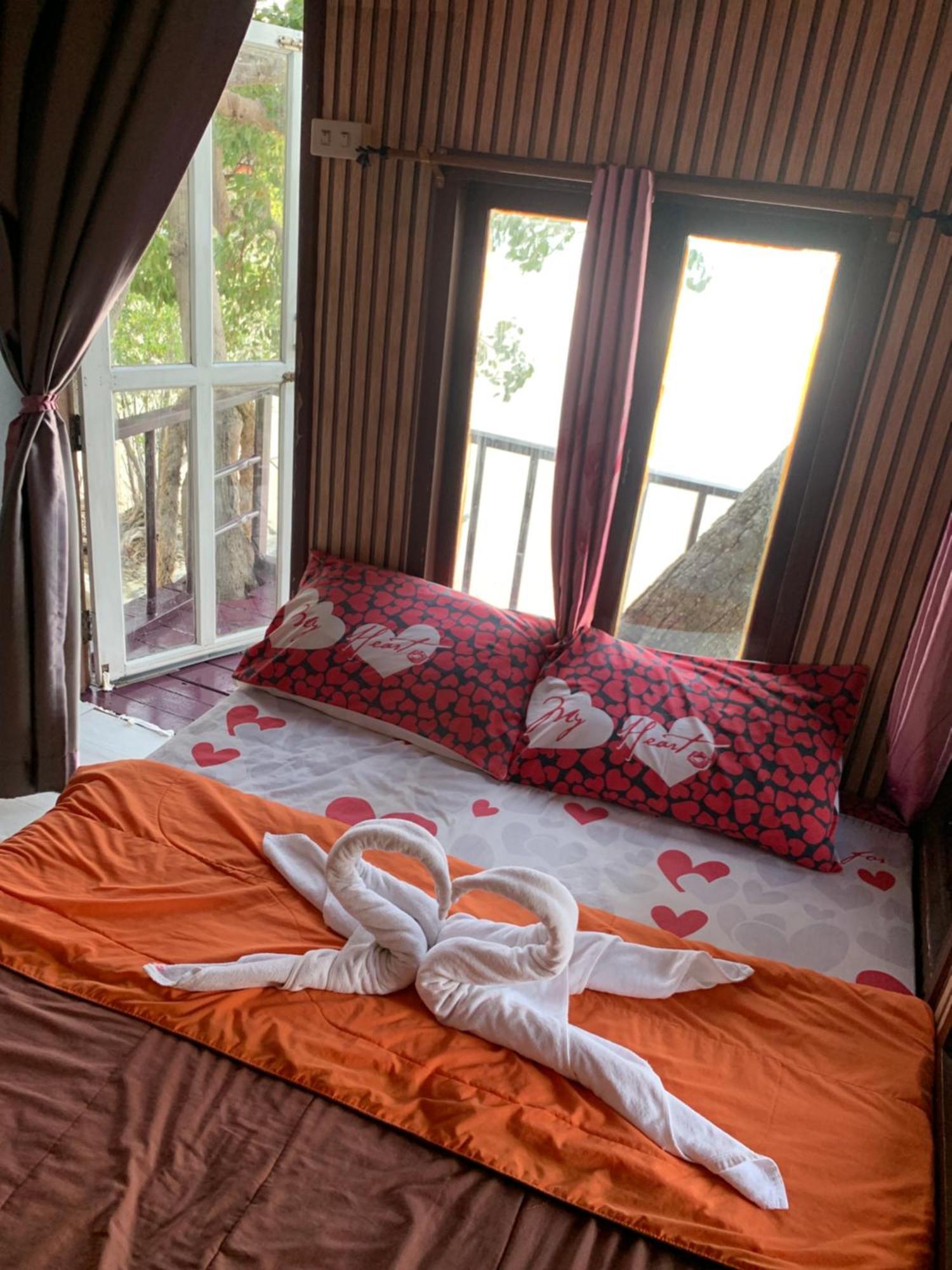 Hotel ลุงดำฮัทบีช Koh Samet Exterior foto