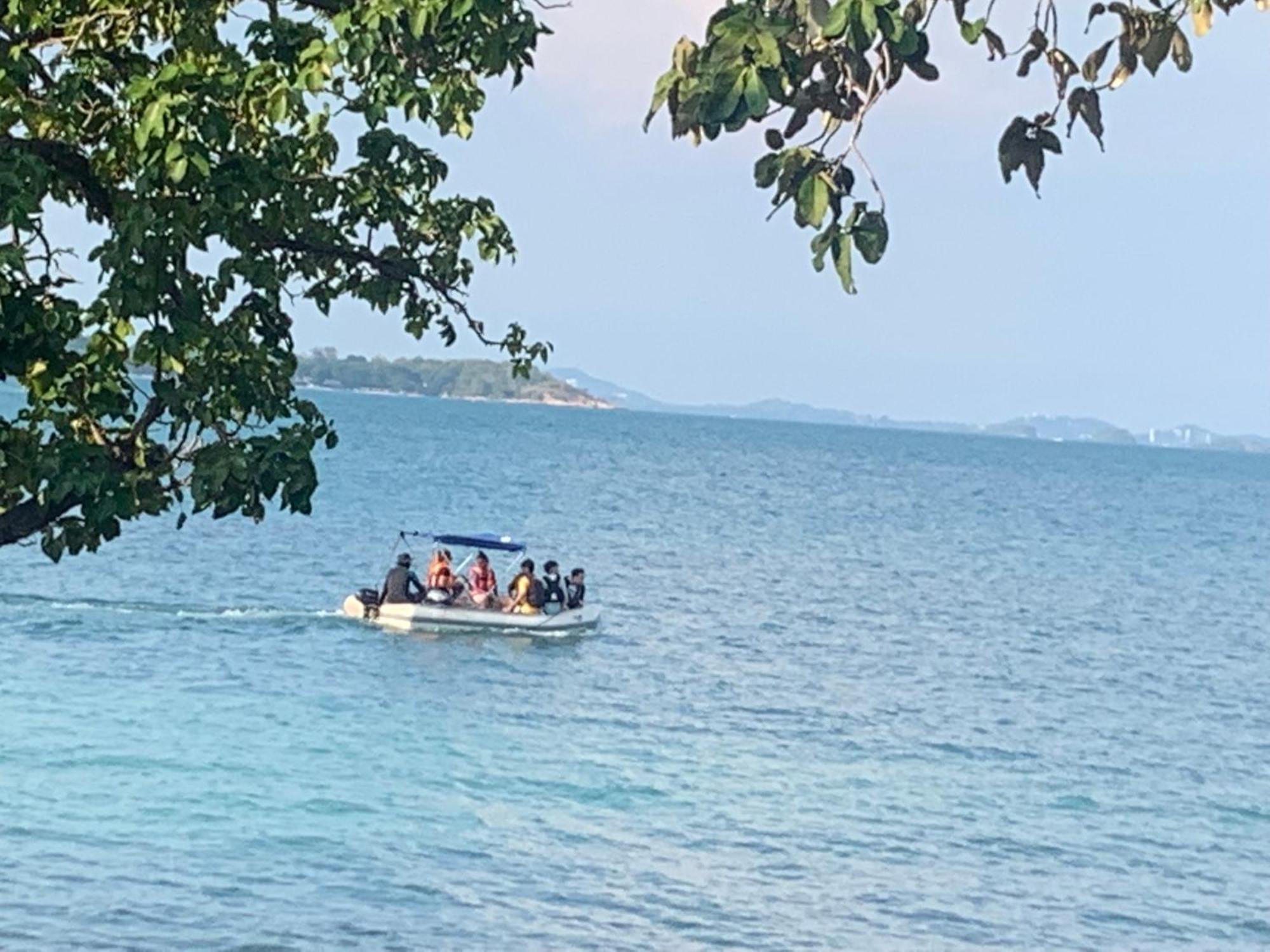 Hotel ลุงดำฮัทบีช Koh Samet Exterior foto